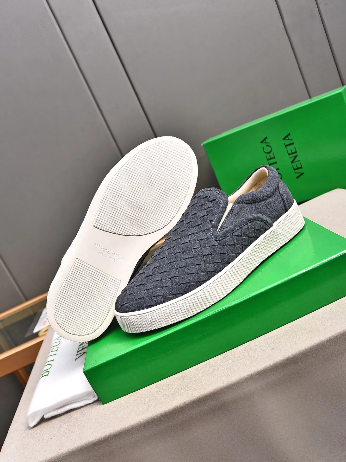 Men's shoes 💰460 [Sleeves series] BOTTEG* VENET* - high-end boutique Size: 38-44 (45 customized) BV new product, first-layer cowhide artificially woven classic style harmoniously blends with contemporary fashion temperament, rubber soles are light and flexible, water-dyed sheepskin pads! [Taobao, Tmall, and live streaming are the first choices]